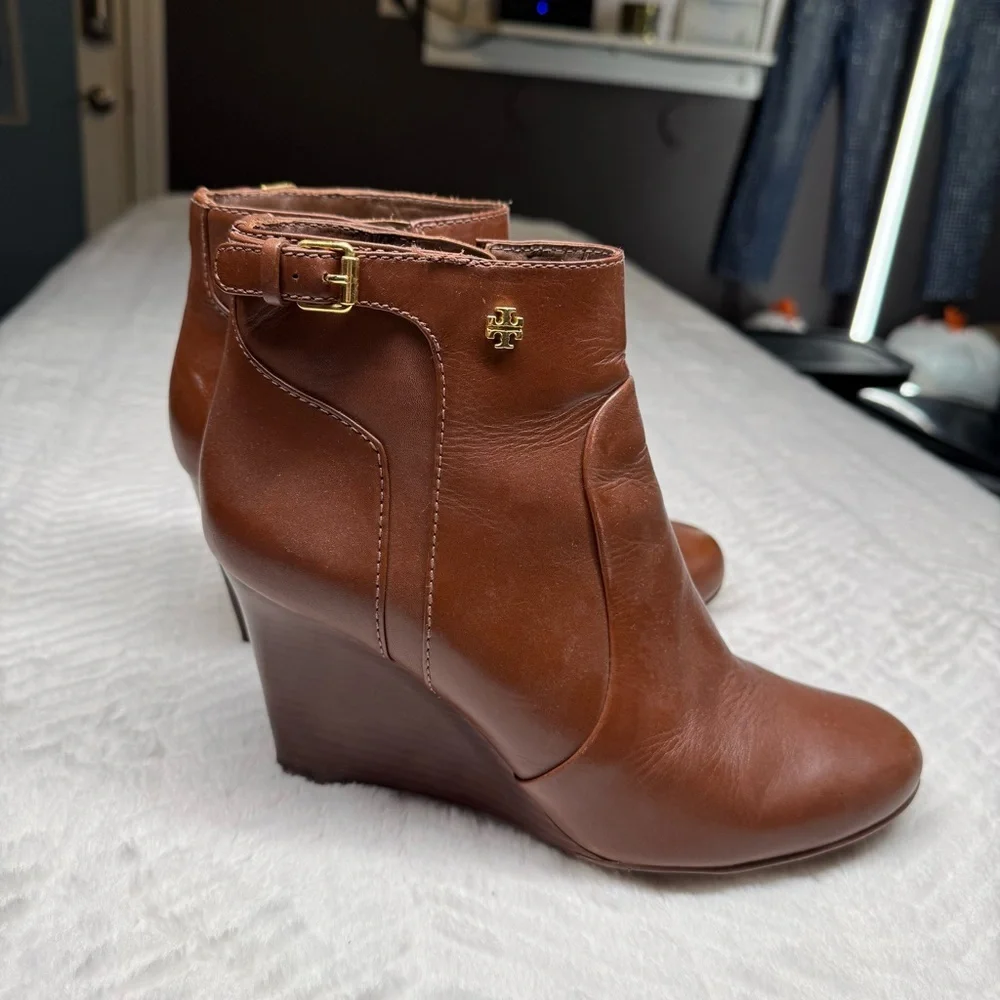 Tory Burch Brown Leather Wedge Ankle Boots – Size 9
